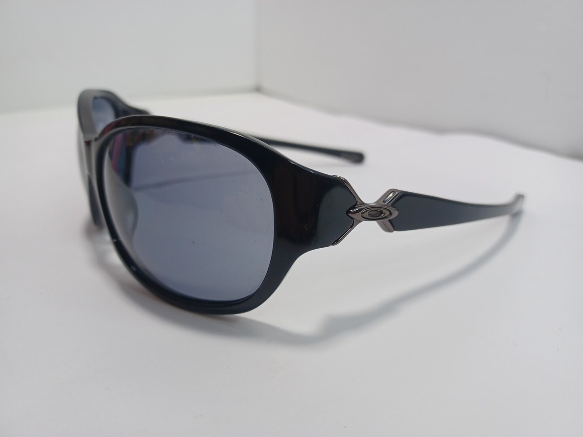 Oakley Abandon women\'s glasses Oakley Abandon Sunglasses - Women main image 3