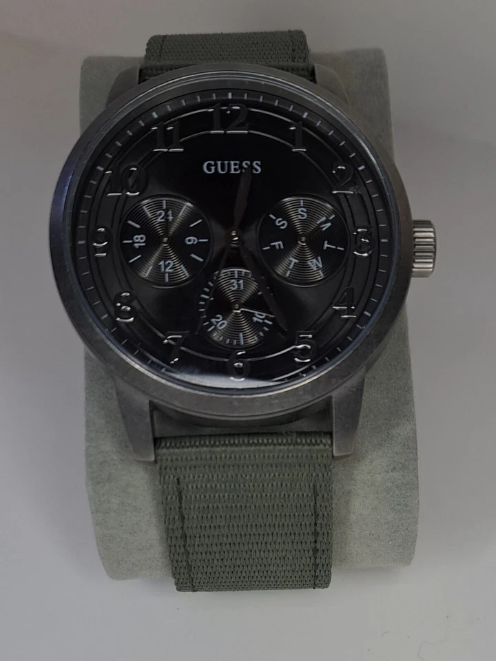 Reloj para hombre Guess W0975G4 correa de nailon verde con esfera analógica gris funciona muy bien Foto 2 de 4