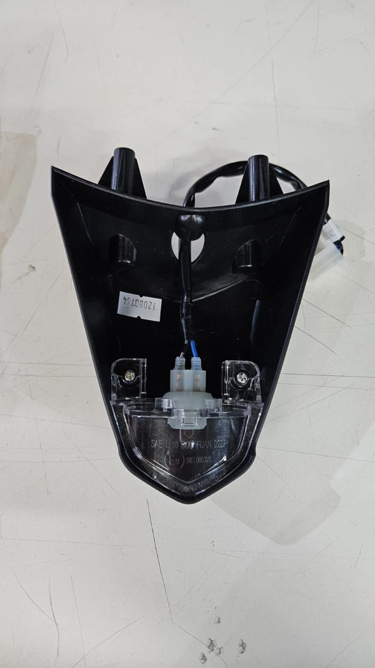 YAMAHA OEM LICENCE LIGHT UNIT 1CD-H4745-01-00 | Zuma 50F / 50FX 2014–2019 Foto 3 de 4