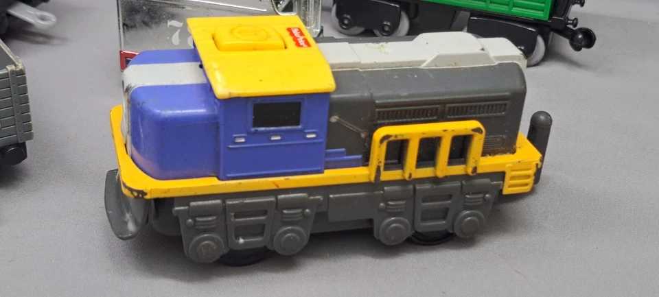 Lote de 8 Juguetes de Tren Diecast Varios Personajes Multicolores RARO Foto 2 de 4