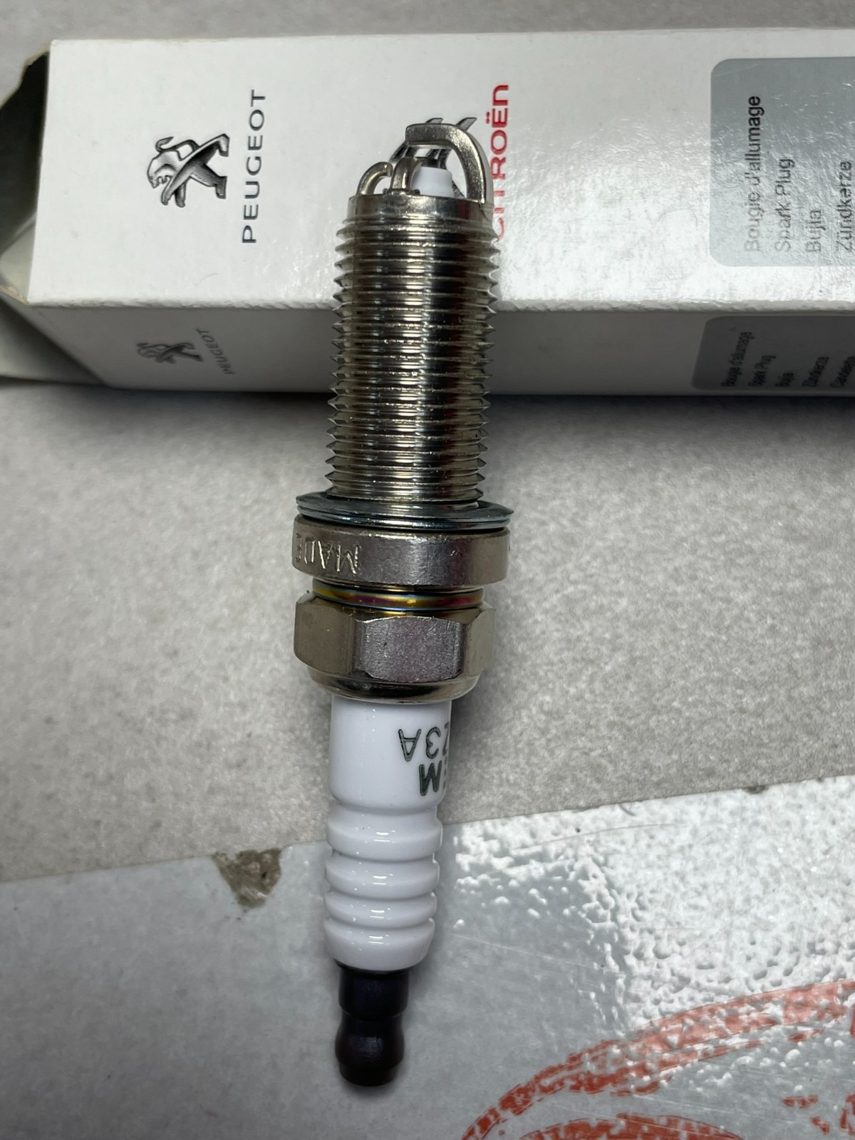 PEUGEOT / CITROEN SPARK PLUG 5960 F2 , SPARK PLUG 5960 F GENUINE PEUGOT CITRO...