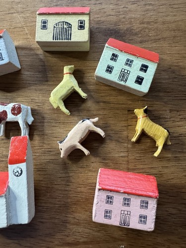 LOT 20 ANTIQUE FOLK ART PUTZ ERZGEBIRGE VILLAGE CHALETS CHURCH ANIMALS PEOPLE - Picture 5 of 6