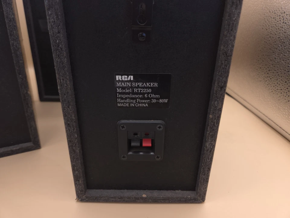 Juego de 4 Altavoces Envolventes RCA RT2250 Solo Gris 80W 6Ohm para Sistema de Cine en Casa Foto 3 de 4