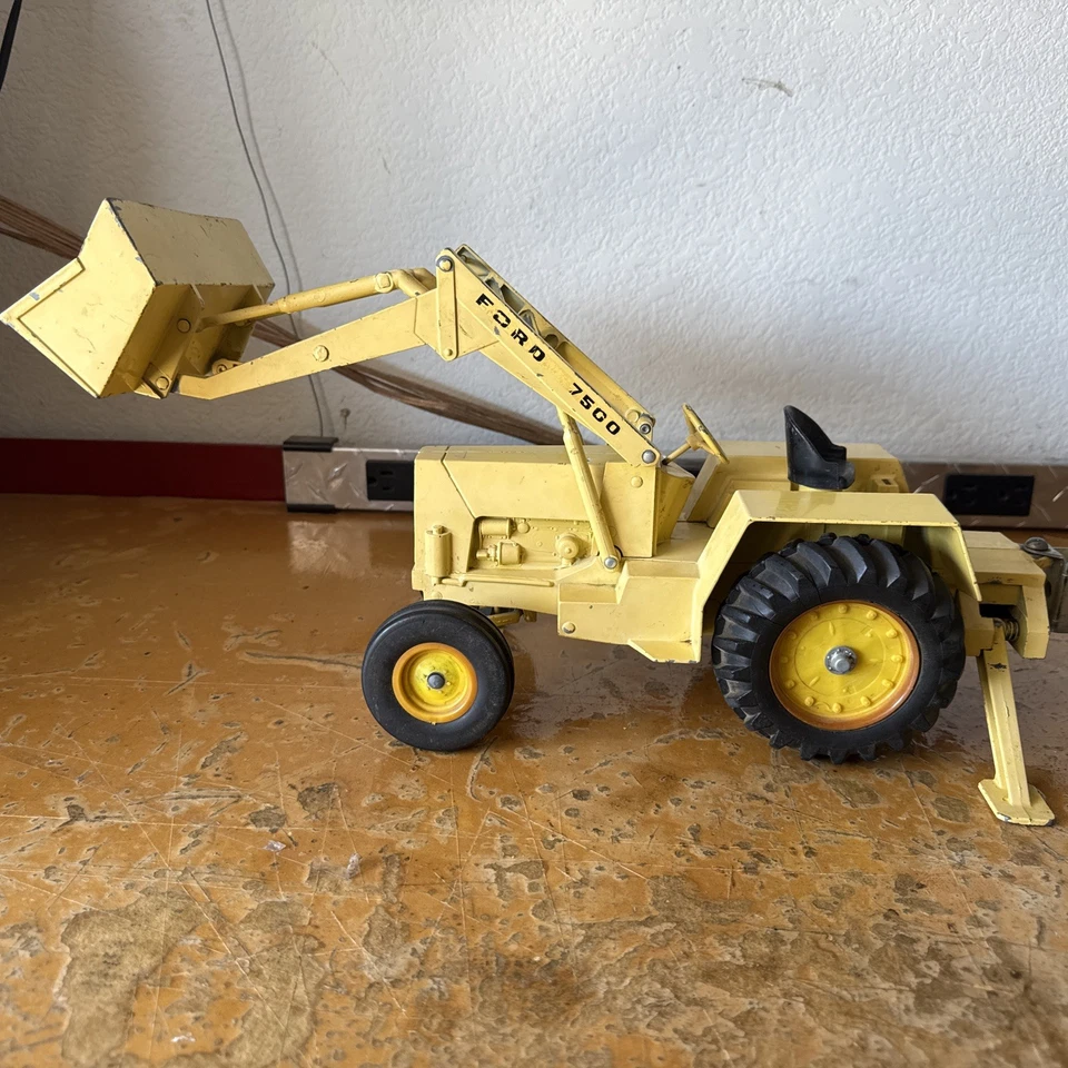 ERTL Vintage 1/22 Scale Diecast Ford 7500 Backhoe Loader Tractor Excavator - Image 2 of 4