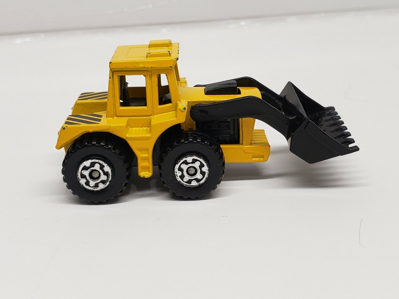 Matchbox Superfast Tractor Shovel Vintage 1976 No.29 Black & Yellow pre-owned