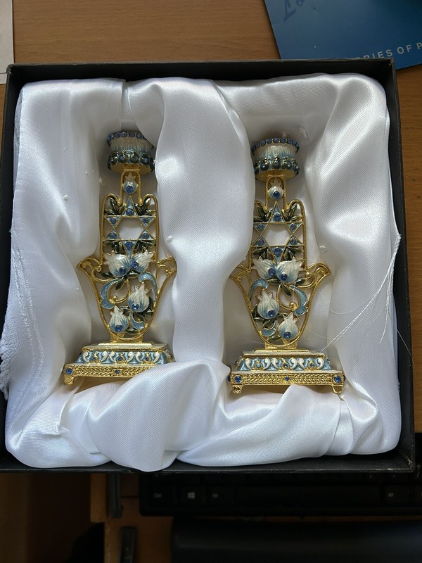 NOUVELLE COLLECTIO NCC12 - Shabbat Pair of Blue Floral Hamsa Hand Candle Holders