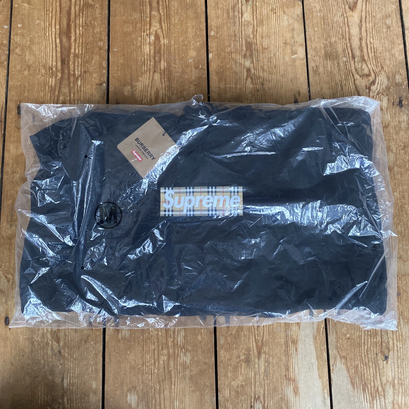 Sweat shirt à capuche logo Supreme Burberry Box   Moyen   Neuf et scellé ✅