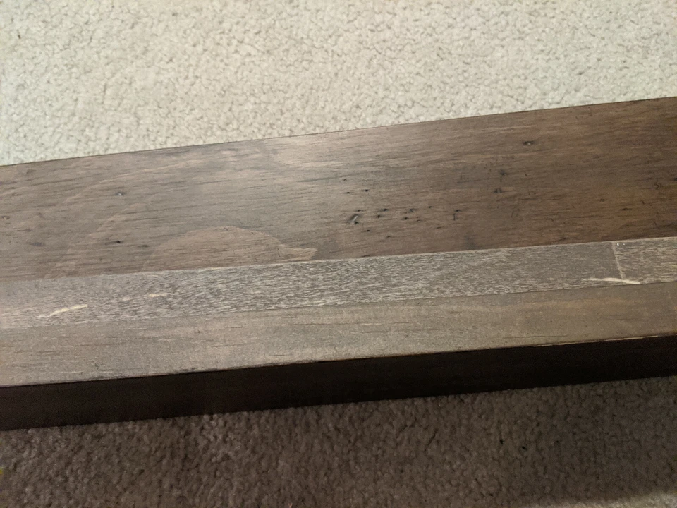 Образец направляющих для кровати Showroom Kincaid, California большого размера с болтами - Изображение 3 из 4