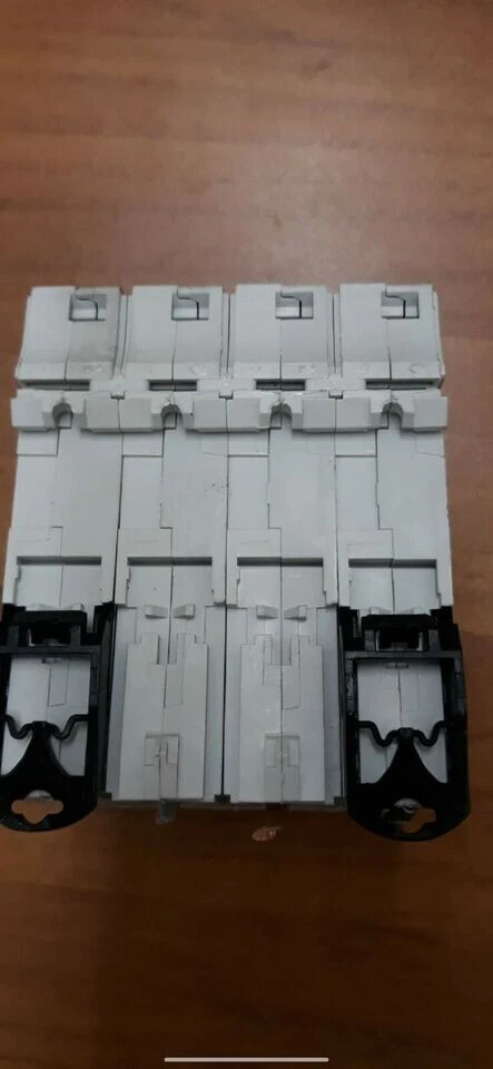 interruttore magneto termico AEG Elfa E94 TRIFASE 4Poli C20 6000 3 - Imagen 4 de 4