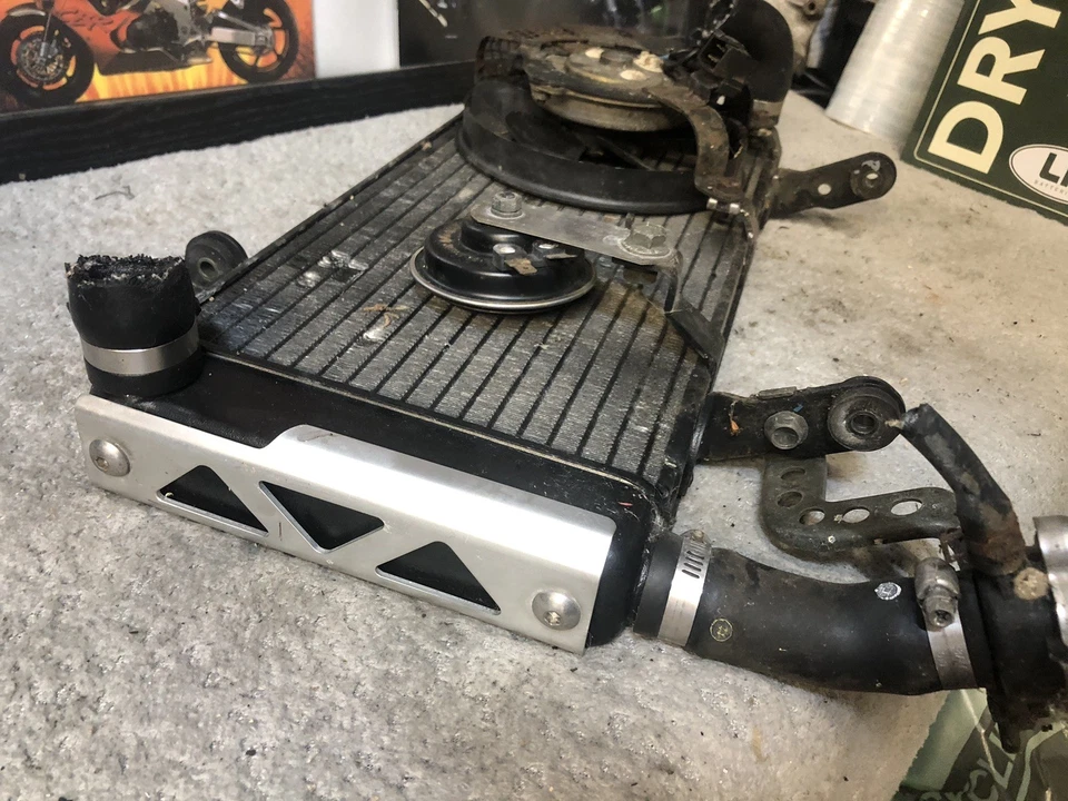 Suzuki SV1000 K3 Rad Radiator With Trims And Fan - Image 3 of 4