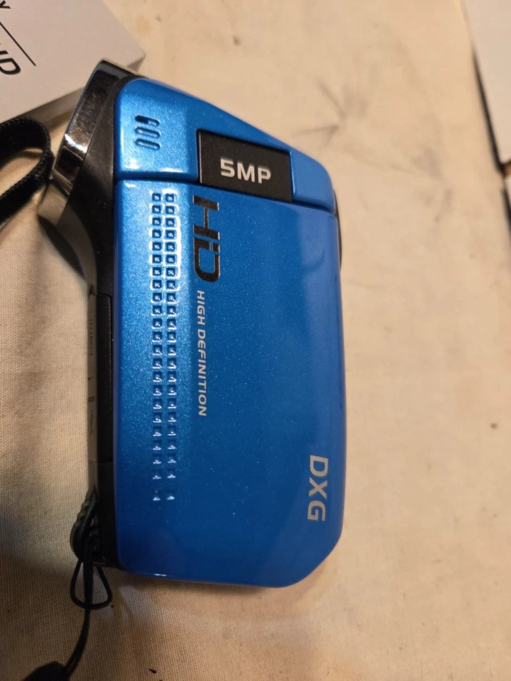 DXG Technology DXG-5B6V Hard Drive Camcorder - Image 3 of 4