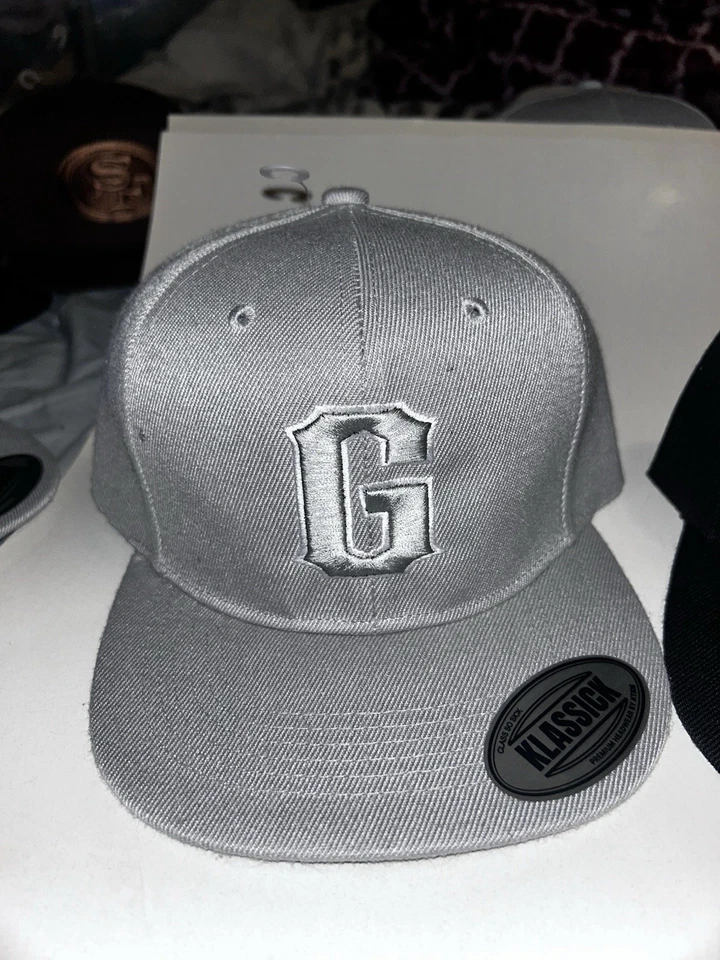 Lote De 2 Sombreros Gigantes Ajustables Nuevos Negros Y Grises Foto 3 de 4