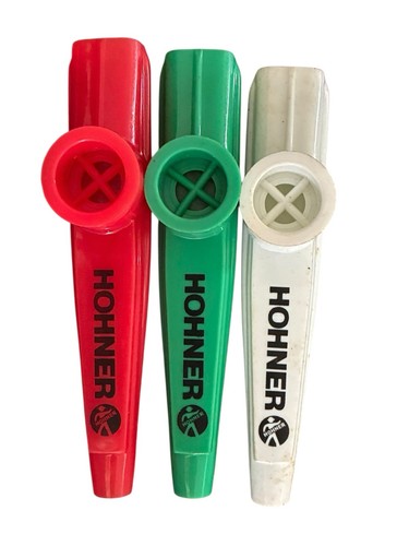 3 HOHNER WHITE RED GREEN KAZOO NOISE MAKING WHISTLE PLASTIC FLUTE TOY CHINA VTG