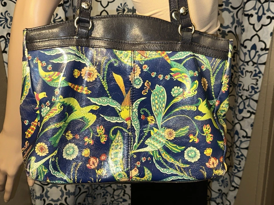 Bolso de mano Patricia Nash de cuero amapola en Birds of Paradise Patriot azul Foto 3 de 4