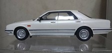 1 18 Nissan Cedric Cima Y31 Mini Car Samurai Pearl White
