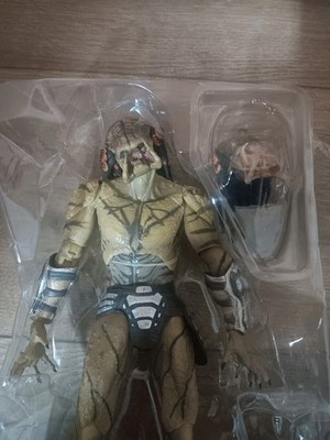NECA Predator Unarmored Assassin Predator Deluxe Ultimate 11'' Action Figure 