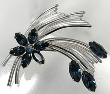 Vintage Silver Tone Blue Rhinestone Crystal Flower Wreath Brooch Pin