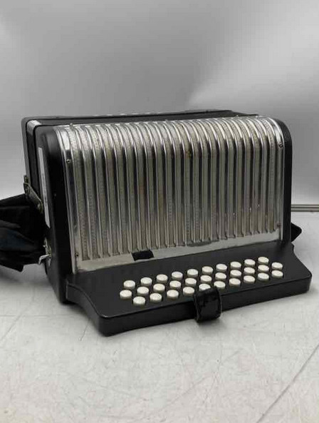 Hohner Panther G/C/F 3-Row Diatonic Accordion with Straps