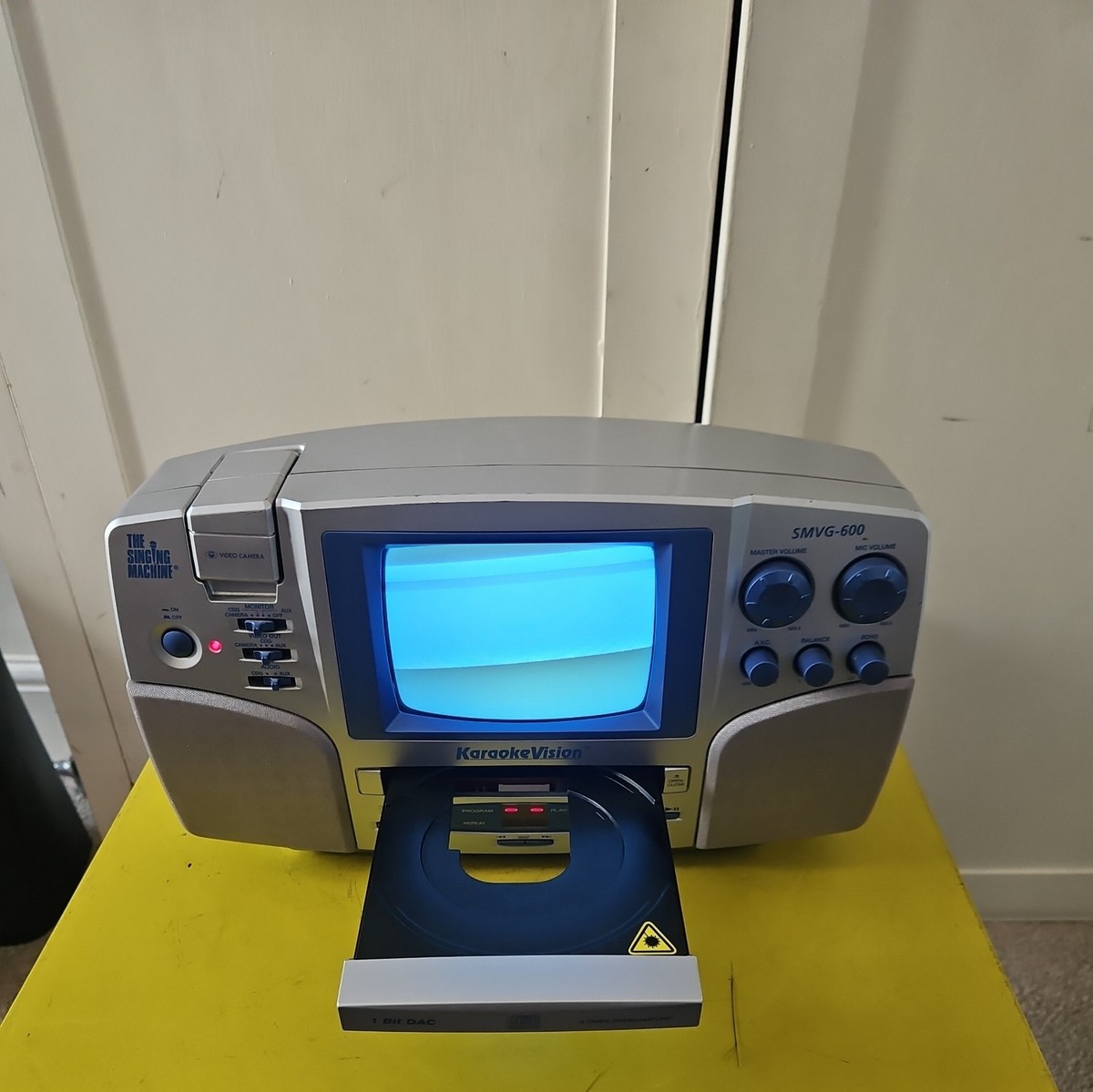 MTV SMVG-600 Machine à Chanter Karaoké Avec Caméra Vidéo, 2 Entrées Micro, CD, Argent