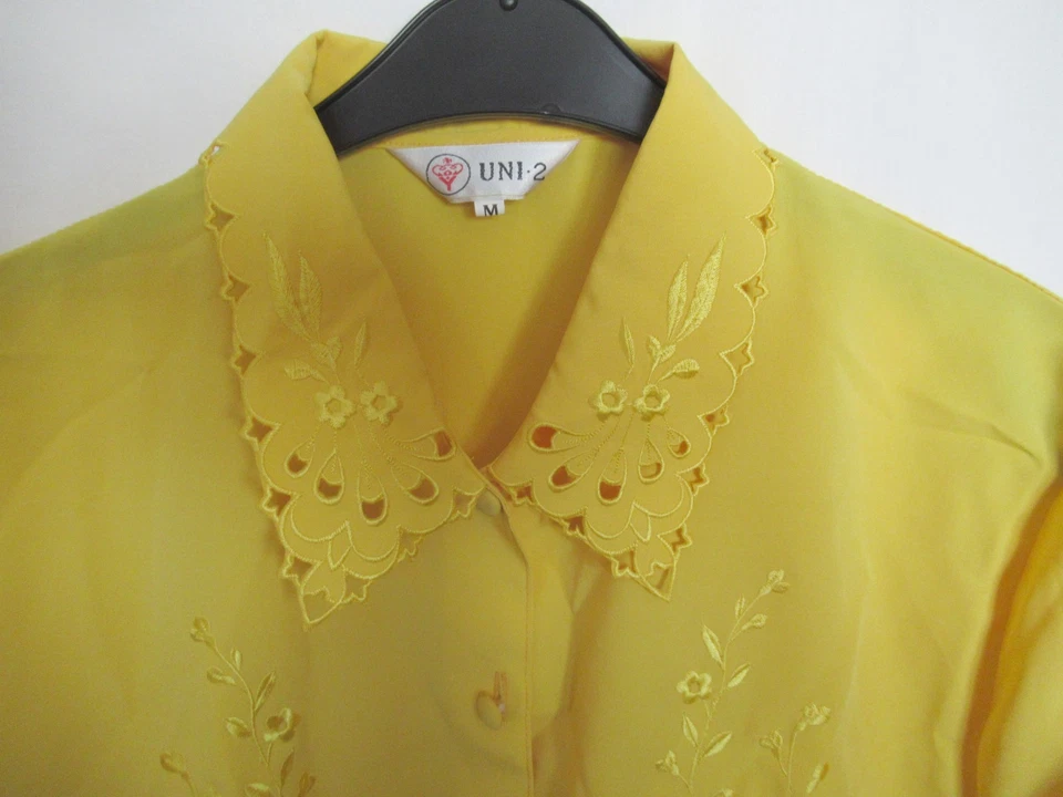 Chemisier NEUF jaune m .courtes Taille M brodé marque UNI-2 - Photo 2/4