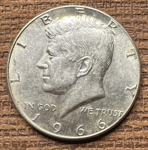 1966 NO MINT MARK KENNEDY HALF DOLLAR CIRCULATED 40 % SILVER