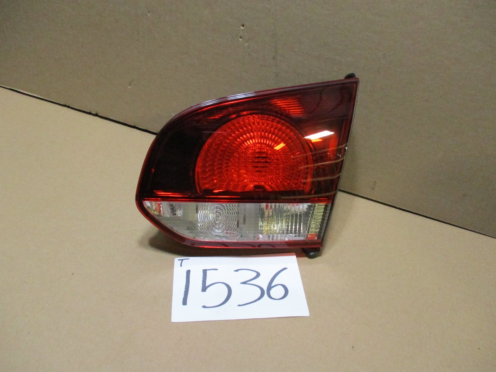 10 11 12 13 14 Volkswagen Golf PASSENGER Side Inner Light Used Rear Lamp #1536-T