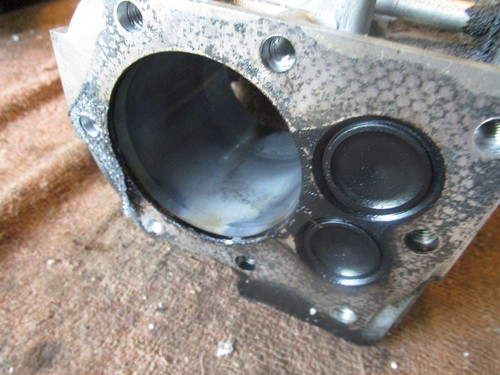 Briggs & Stratton 126T02 engine cylinder case block STD - Picture 2 of 4