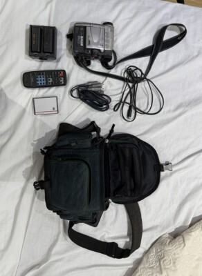 CANON Digital Video Camcorder MV20 batteries, remote, cables,