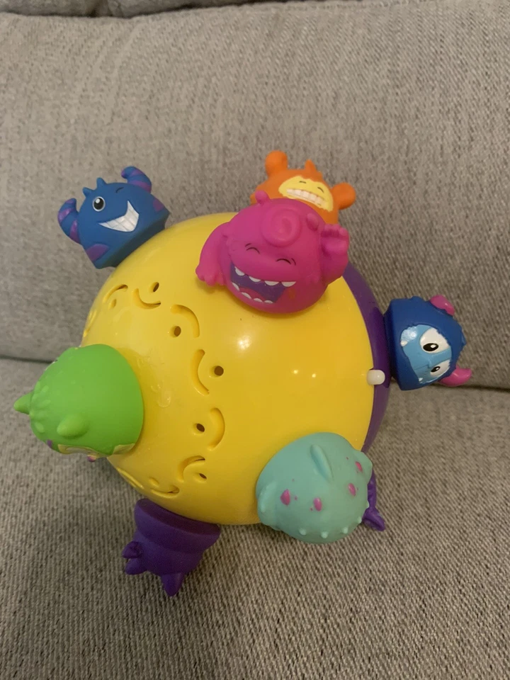 Spin Master Chuckle Ball Bouncing Vibrating Giggle Sensory Developmental Toy - Image 3 of 4