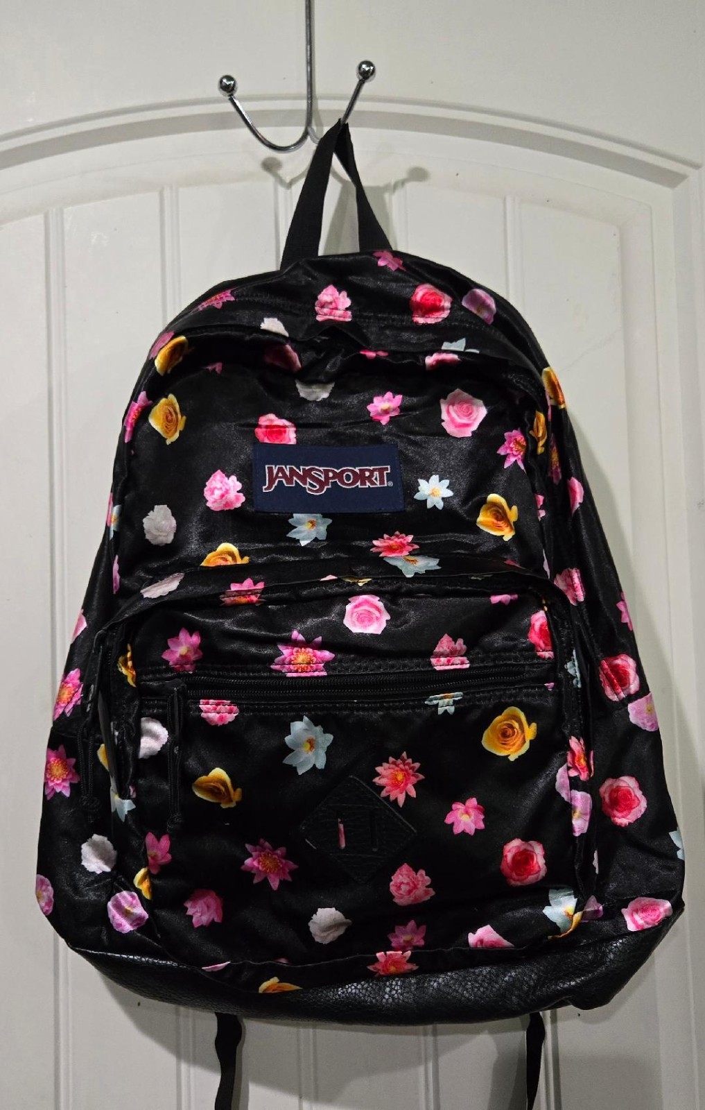 Jansport Black Floral Backpack City View Spacious Pockets Faux Leather Bottom