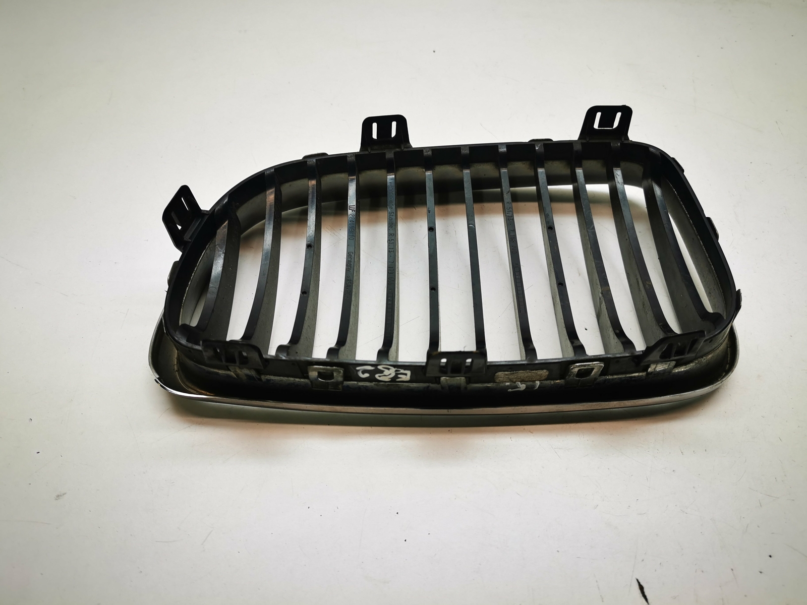 BMW 1 SERIES E88 E87 E82 E81 Front Right Grill 7166440 7179656  