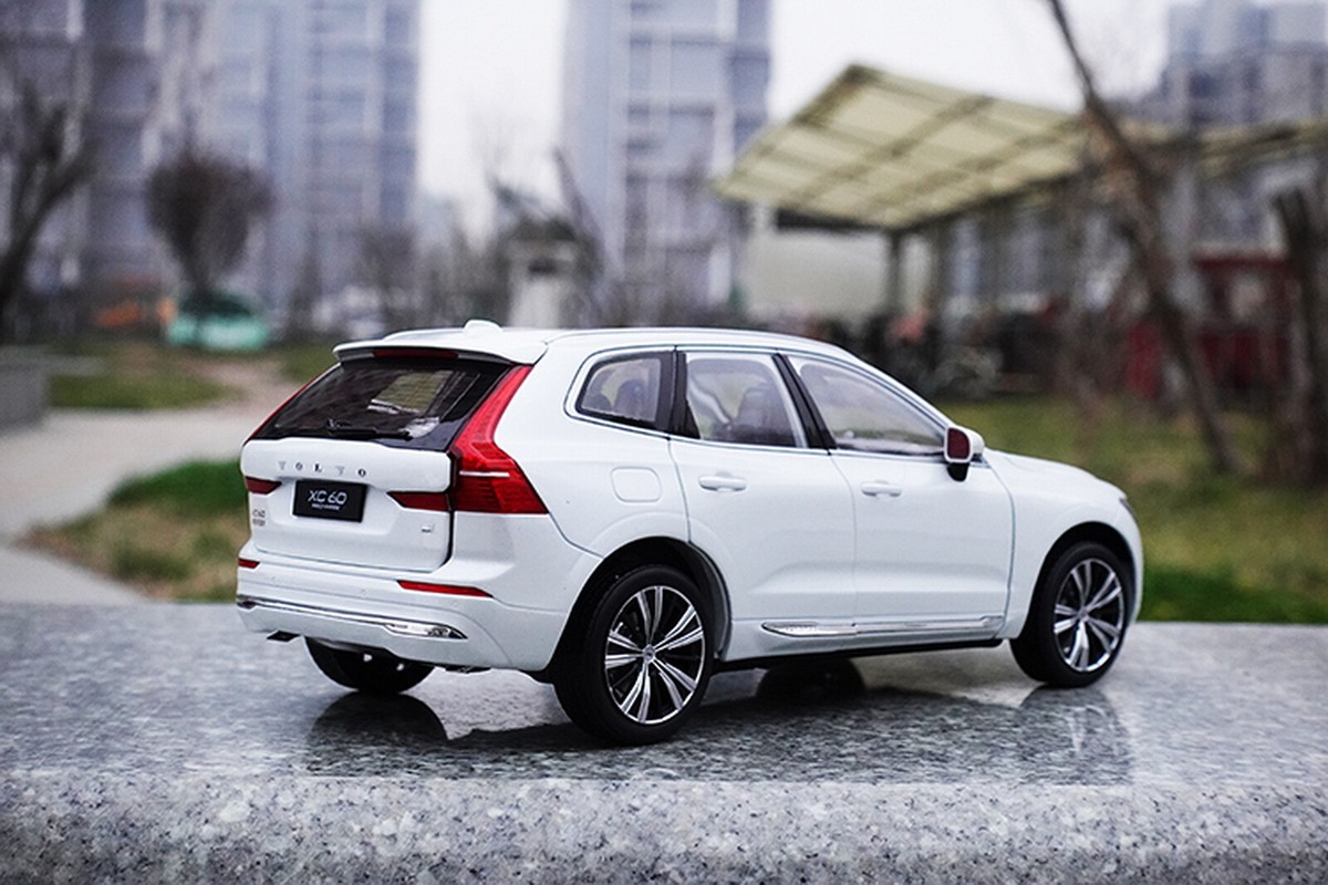 1/18 Scale Volvo XC60 SUV 2022 White Diecast Car Model Toy