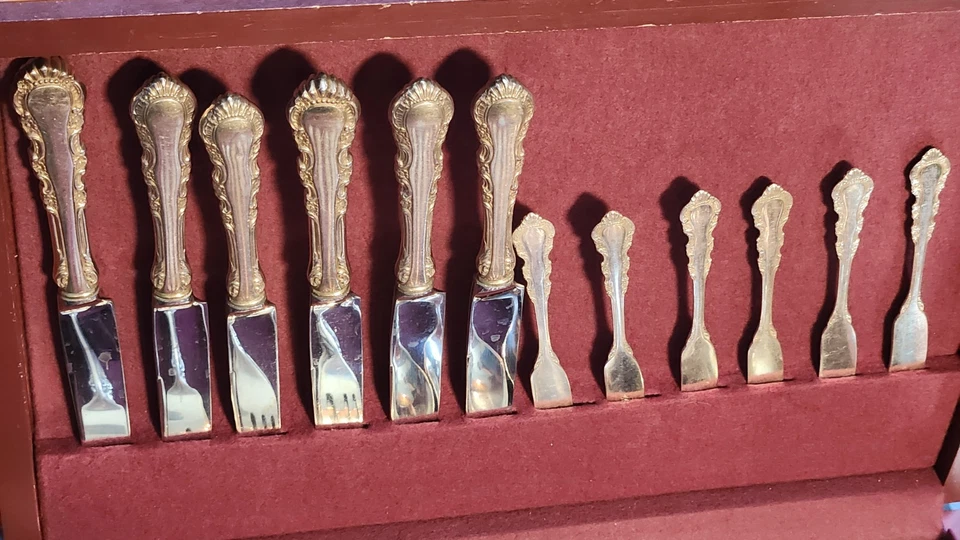 Reed Barton prata esterlina rosa georgiana 42 peças - Imagem 3 de 4