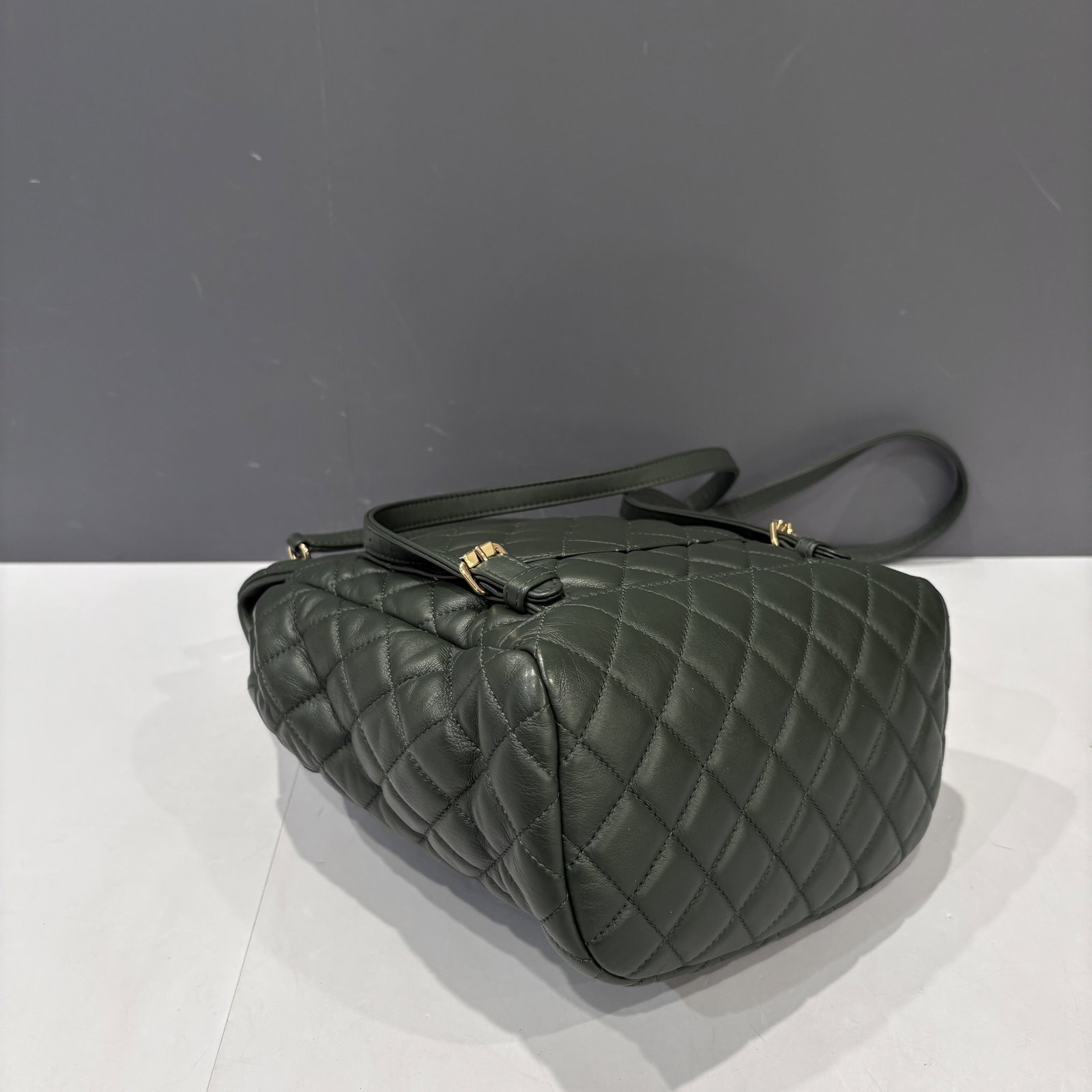 Chanel Backpack Green Calfskin (gj041826b0) — image 9