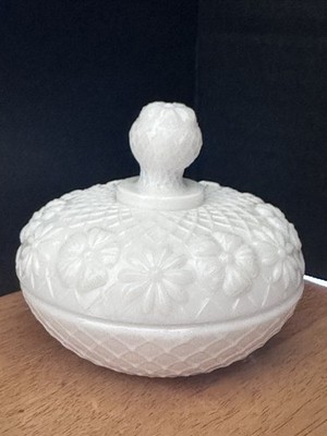 Vintage Daisy Trellis Milk Glass Powder Puff Trinket Candy Dish With Lid