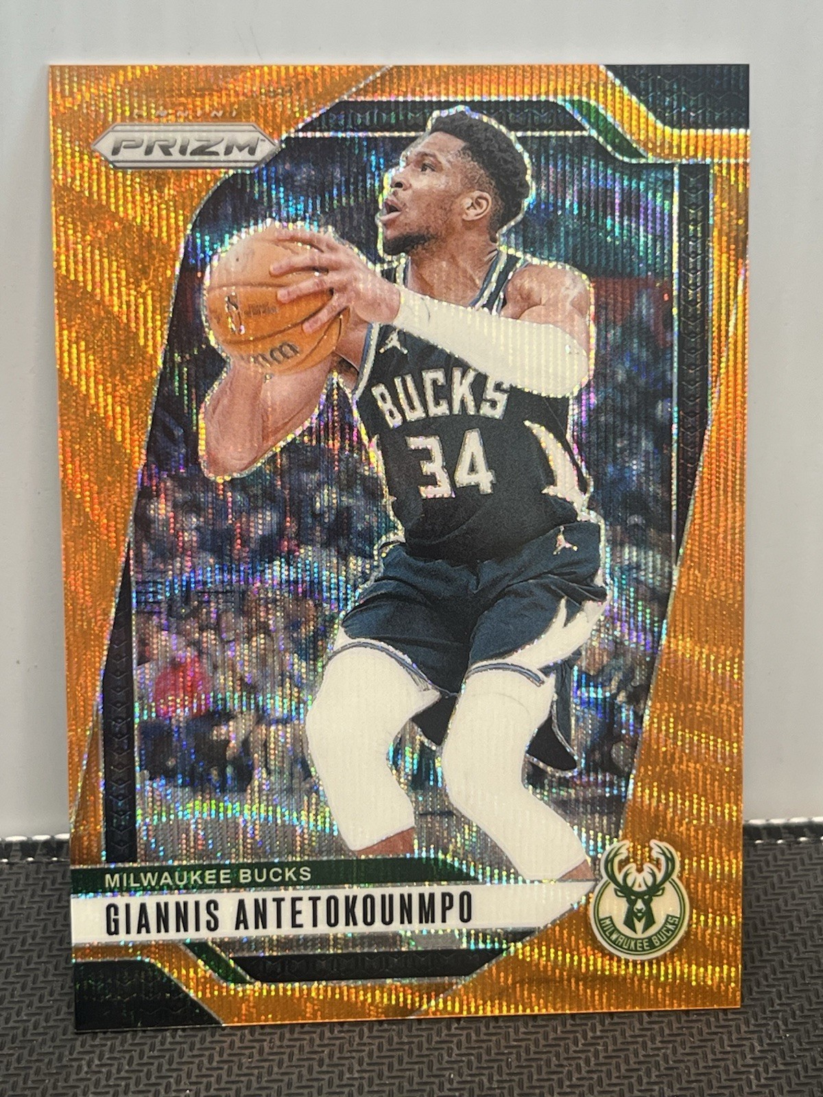 Giannis Antetokounmpo 2024-25 Panini Prizm /60 Orange Wave SSP Bucks #85