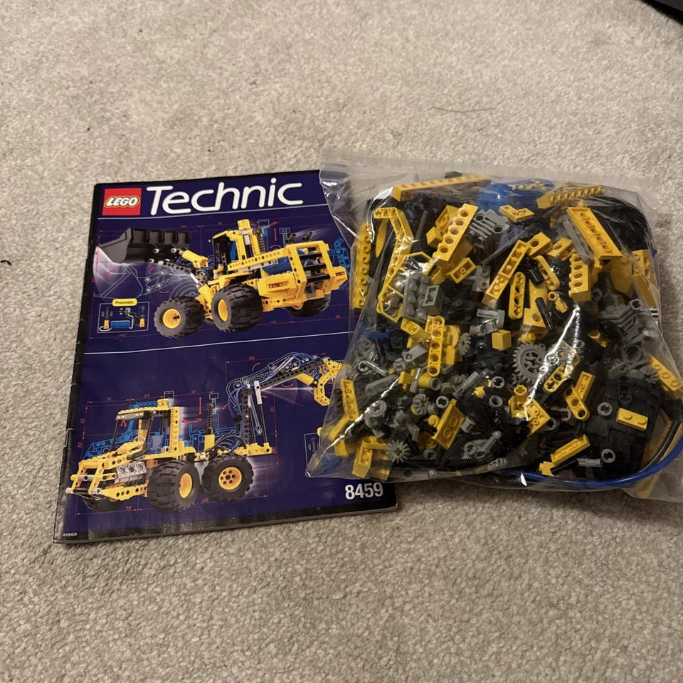 LEGO Technic 8459 Pneumatic Front-End Loader, photo 2 of 5