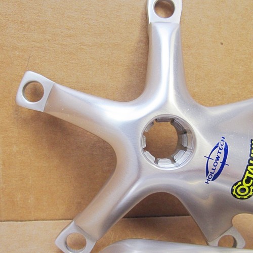 New-Old-Stock Shimano 105 Double Crankarm Set (Model FC-5501...172.5 mm)...Demo - Picture 2 of 18