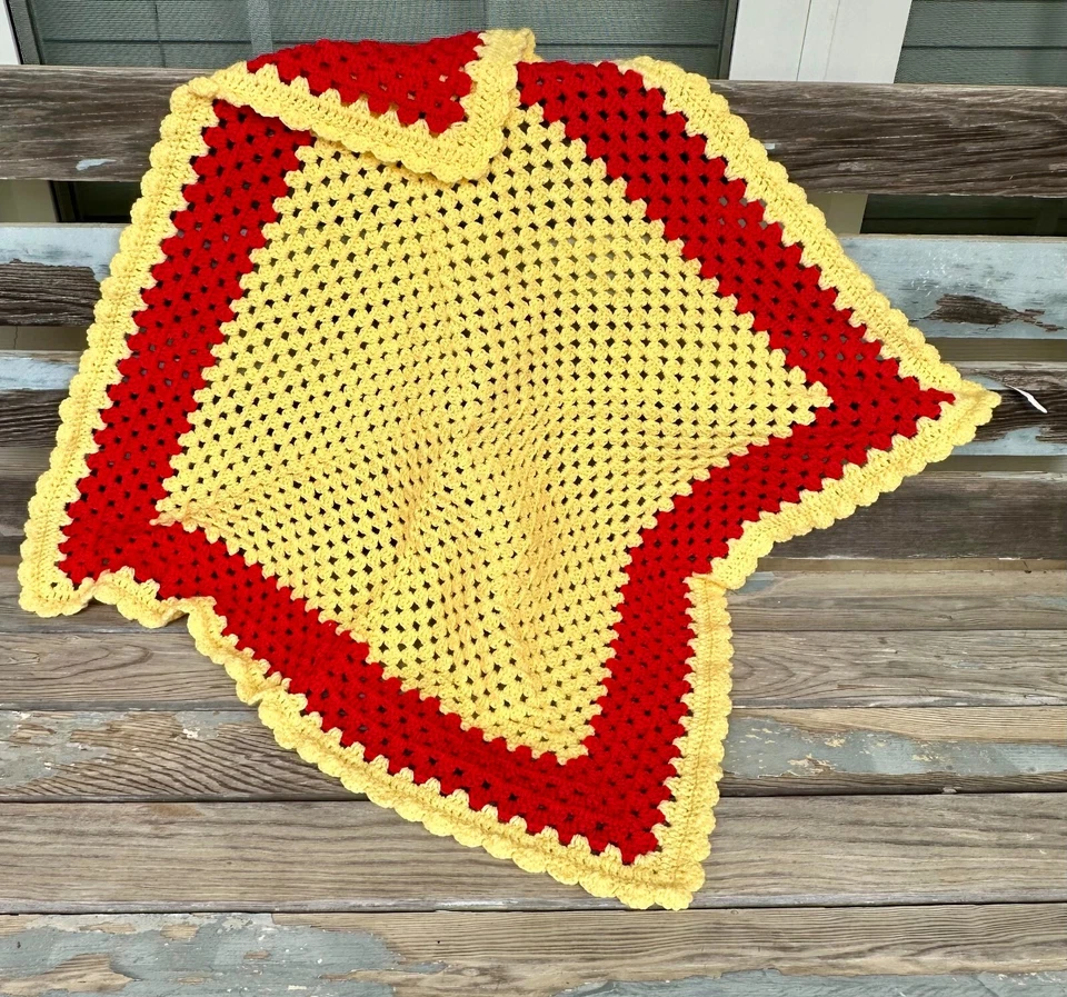 Manta afgana bebé ganchillo hecha a mano 29"x29" amarillo suave con borde rojo fuego + Winn Foto 4 de 4