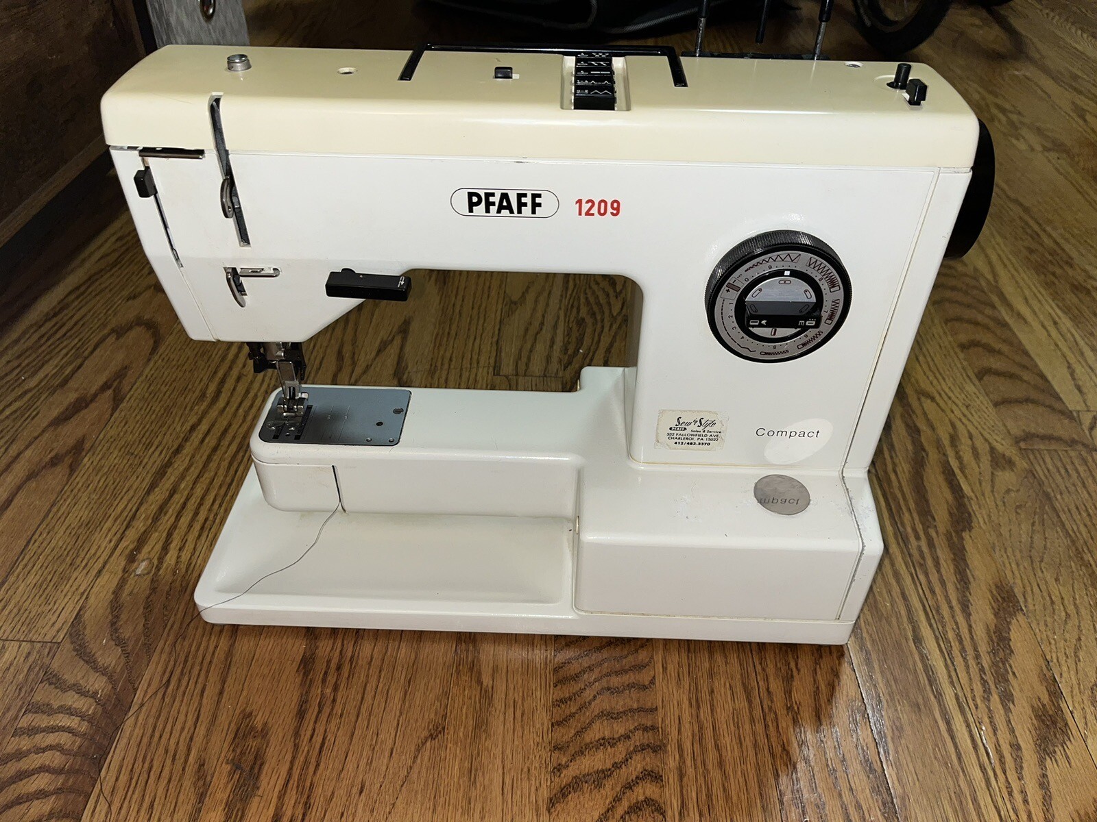 Very Clean PFAFF 1209 Sewing Machine . IDT Walking Foot. Refurbished
