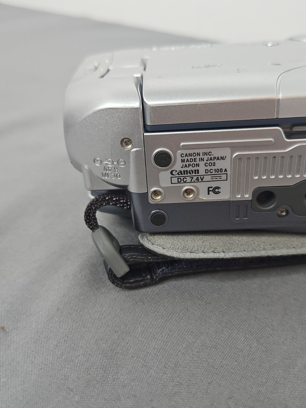 Canon DC100 DVD Camcorder W/25x Optical Zoom w/ Battery No Charger Un