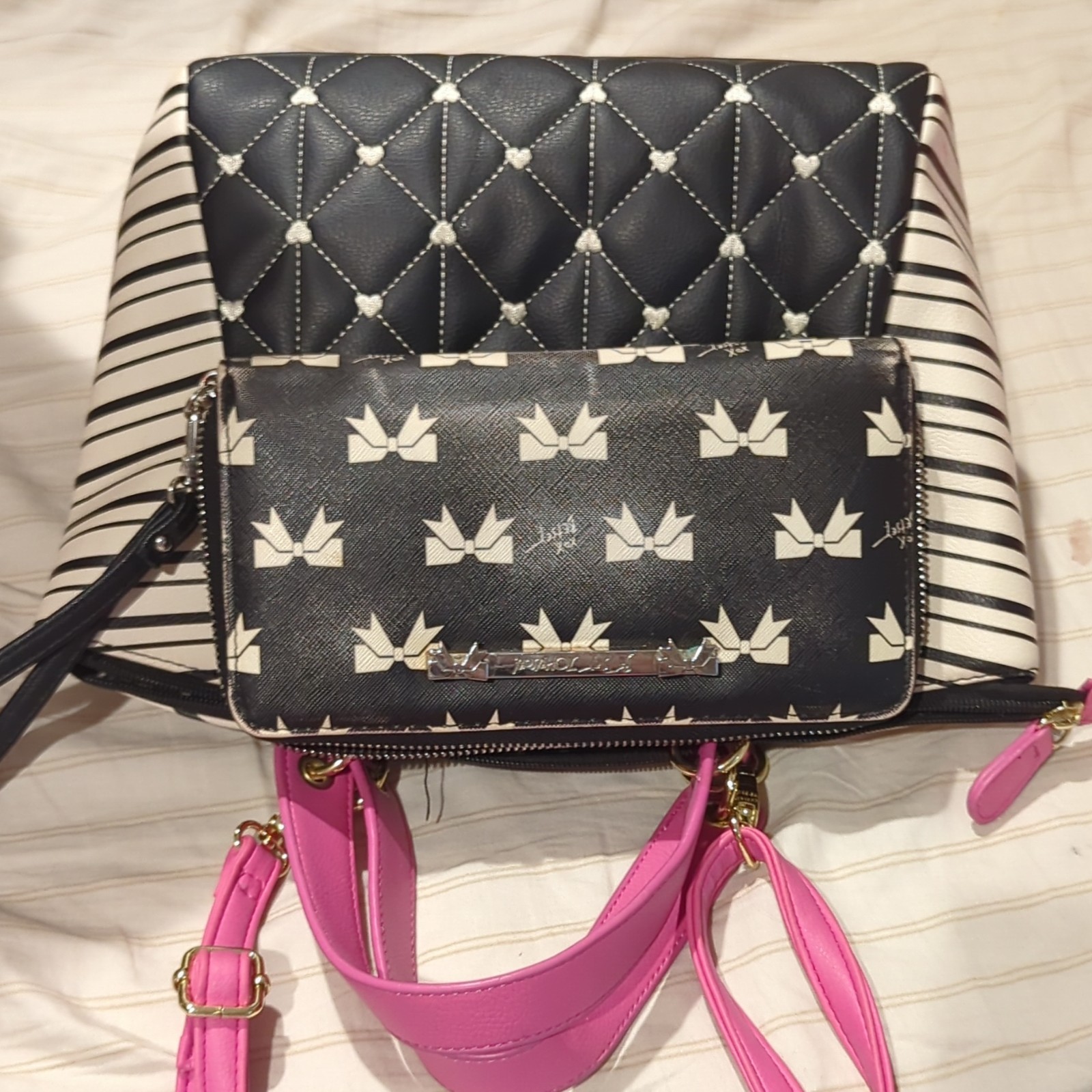 Betsey Johnson Quilted Striped Shoulder Bag Bow Accent Detachable Strap Wallet