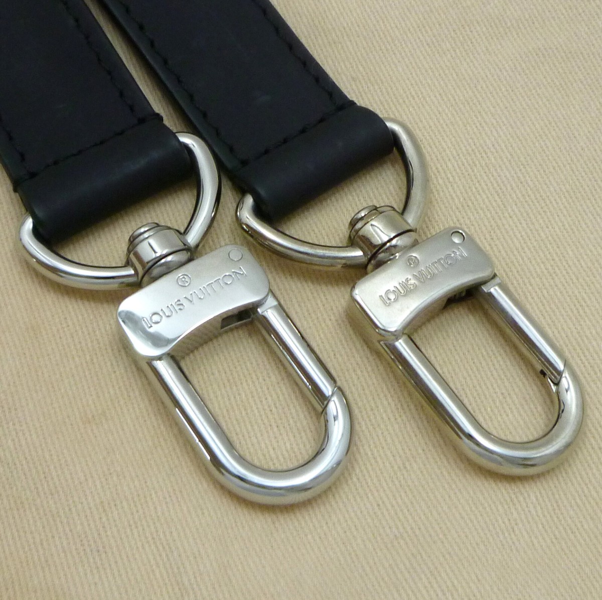 Authentic LOUIS VUITTON Adjustable 25mm Shoulder Strap Gray Authentic LOUIS VUITTON Adjustable 25mm Shoulder Strap Gray