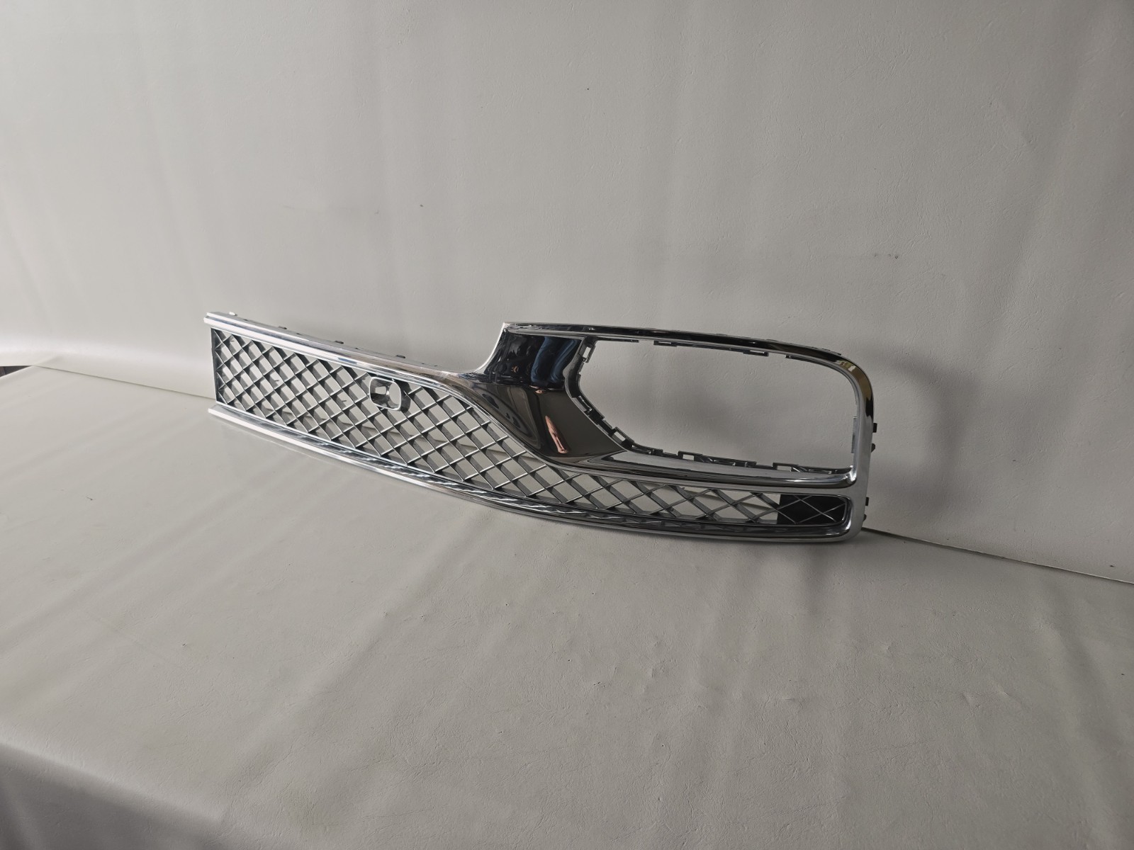 2020-2022 Bentley Flying Spur Bright Chrome Air Guide Grille Mesh 3SE807683 OEM
