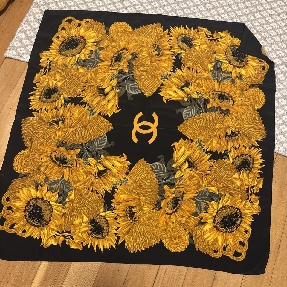 Bufanda de seda vintage Chanel otoñal girasoles Foto 2 de 3