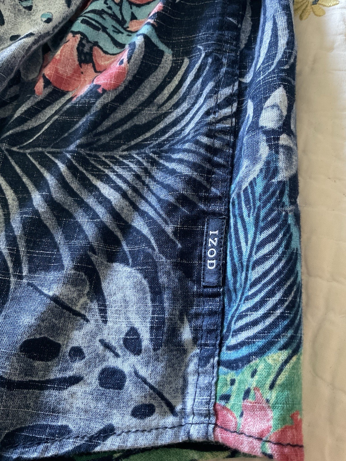 Izod Blue Floral Chambray Hawaiian Shirt Sz L Cruise Islandcore DadCore Vacation