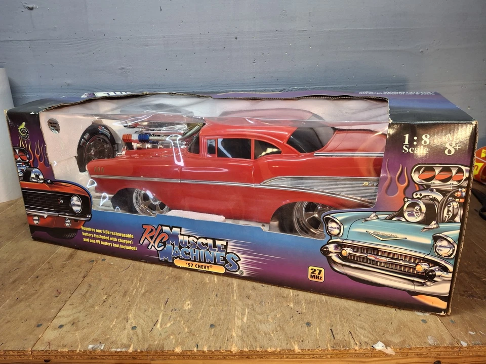 Toy Car Muscle Machines 1:8 Scale R/C in Box ('57 Chevy) 1990 (Red) 27 MHz - Image 2 of 4