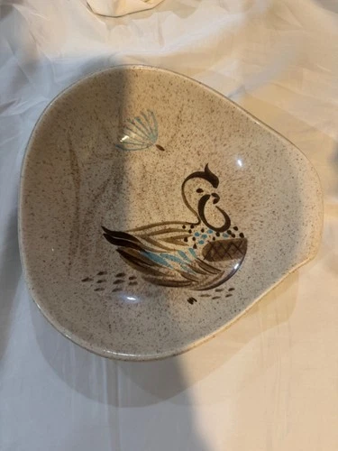 New Vintage Bob White by Red Wing Fruit and Dessert Lugged Bowl