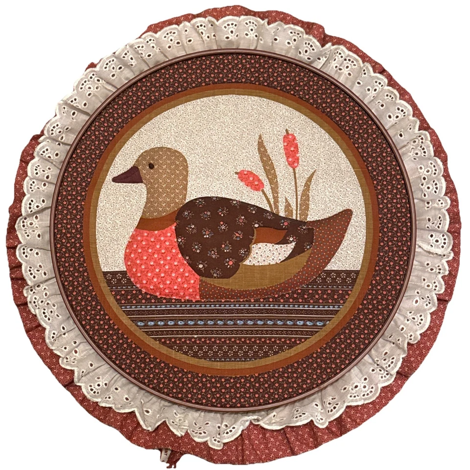 Vintage Duck Embroidered Canvas Hoops 2 Piece 14 x14 Round With 2" Lace Border - Image 2 of 4