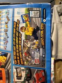 LEGO City 60097 City Square  New Sealed, Damaged box, 1683 Pieces,